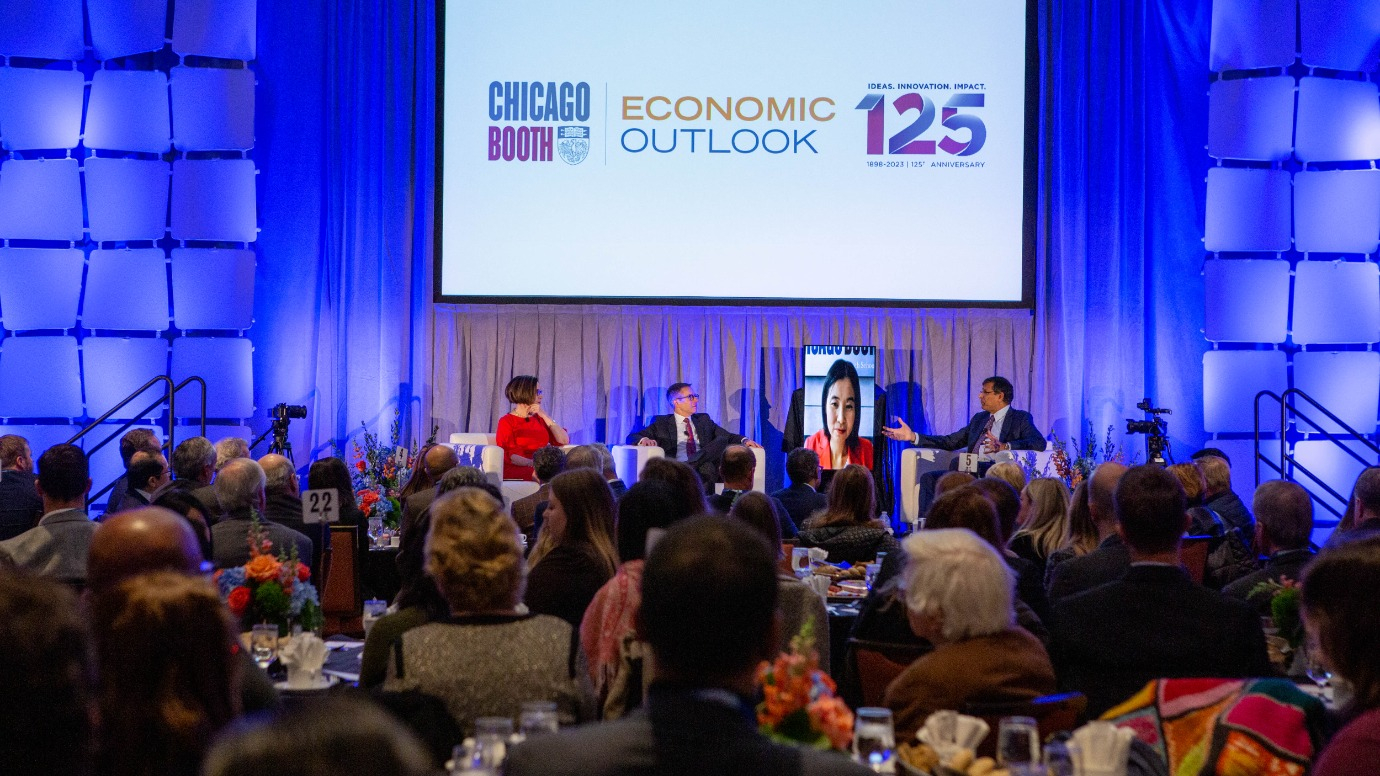 Chicago Booth event looks at year ahead University of Chicago